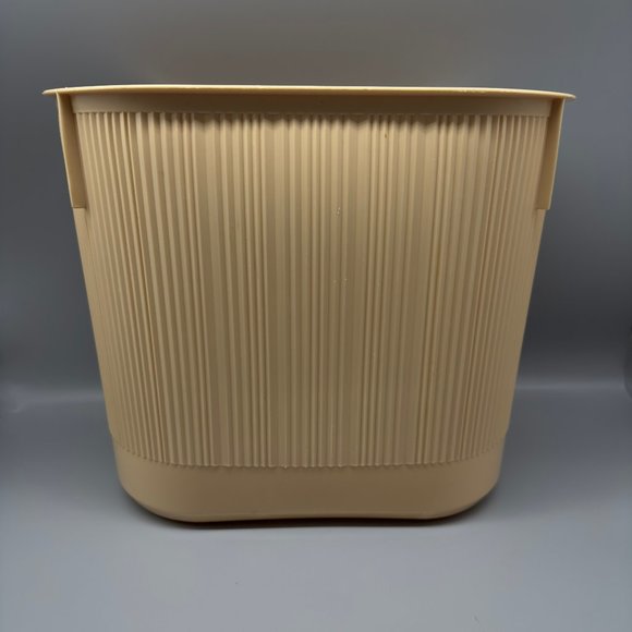 Vintage Rubbermaid trash bin in Dark Almond - Picture 2 of 6